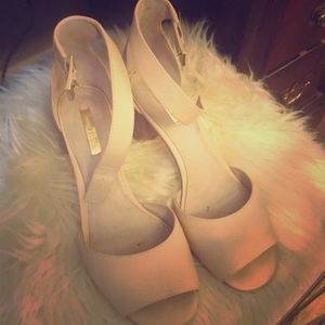 Louise et Cie 8.5 gently worn heeled sandals